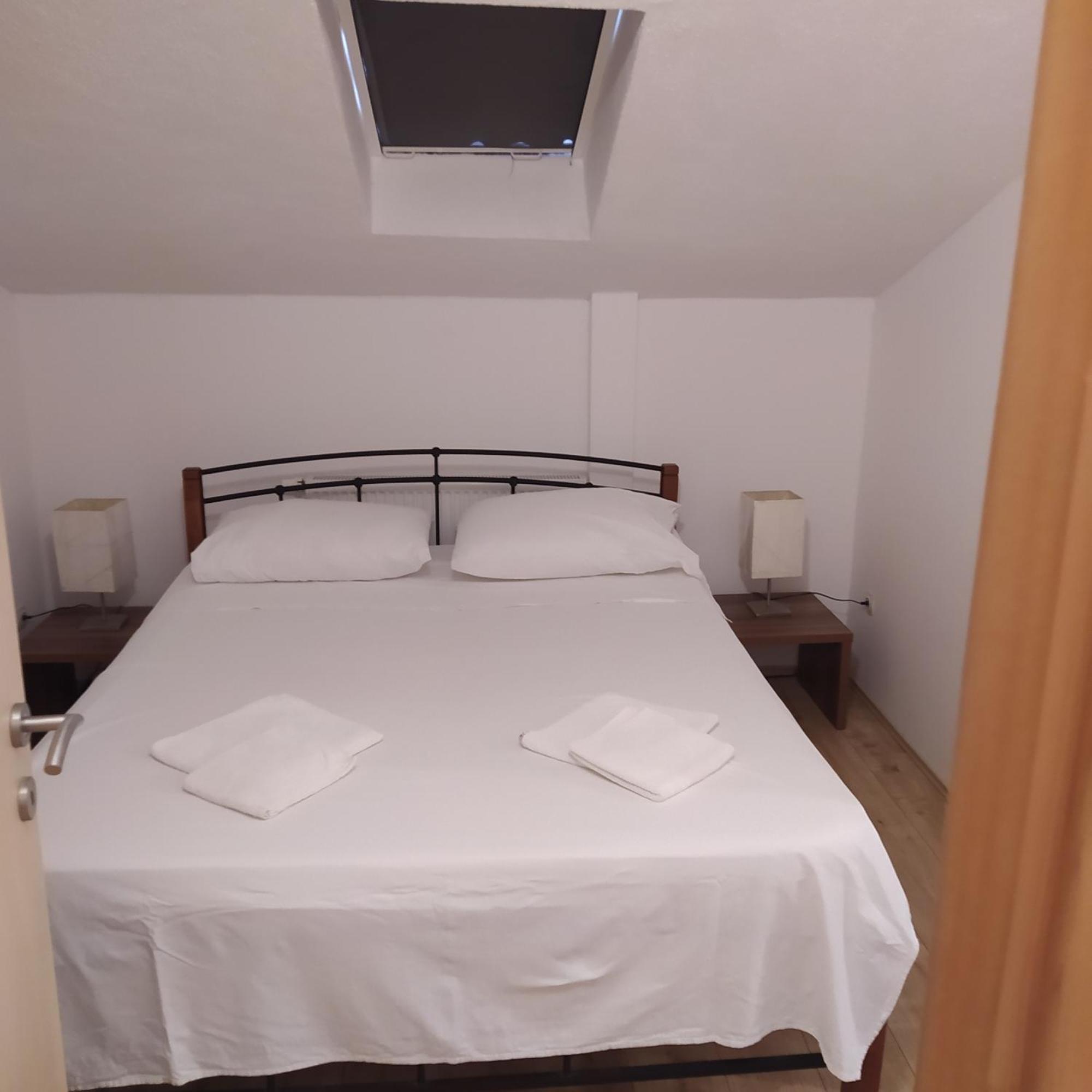 Peter&Zana Apartments Stari Grad  Esterno foto
